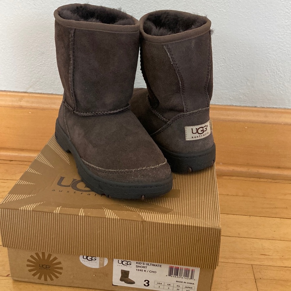 Kids youth girls UGG Australia ultimate short boots chocolate brown size 3 EU 33
